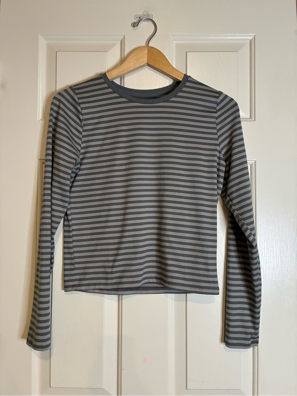 Hollister Gray & Light Gray Striped Long-Sleeve Tee